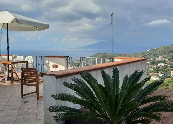 Villa Con Vista Sul Golfo Di Napoli E Isola Di Capri