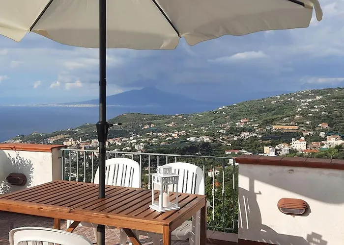 Villa Con Vista Sul Golfo Di Napoli E Isola Di Capri