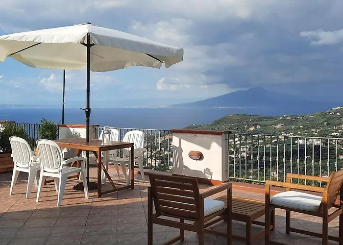Villa Con Vista Sul Golfo Di Napoli E Isola Di Capri