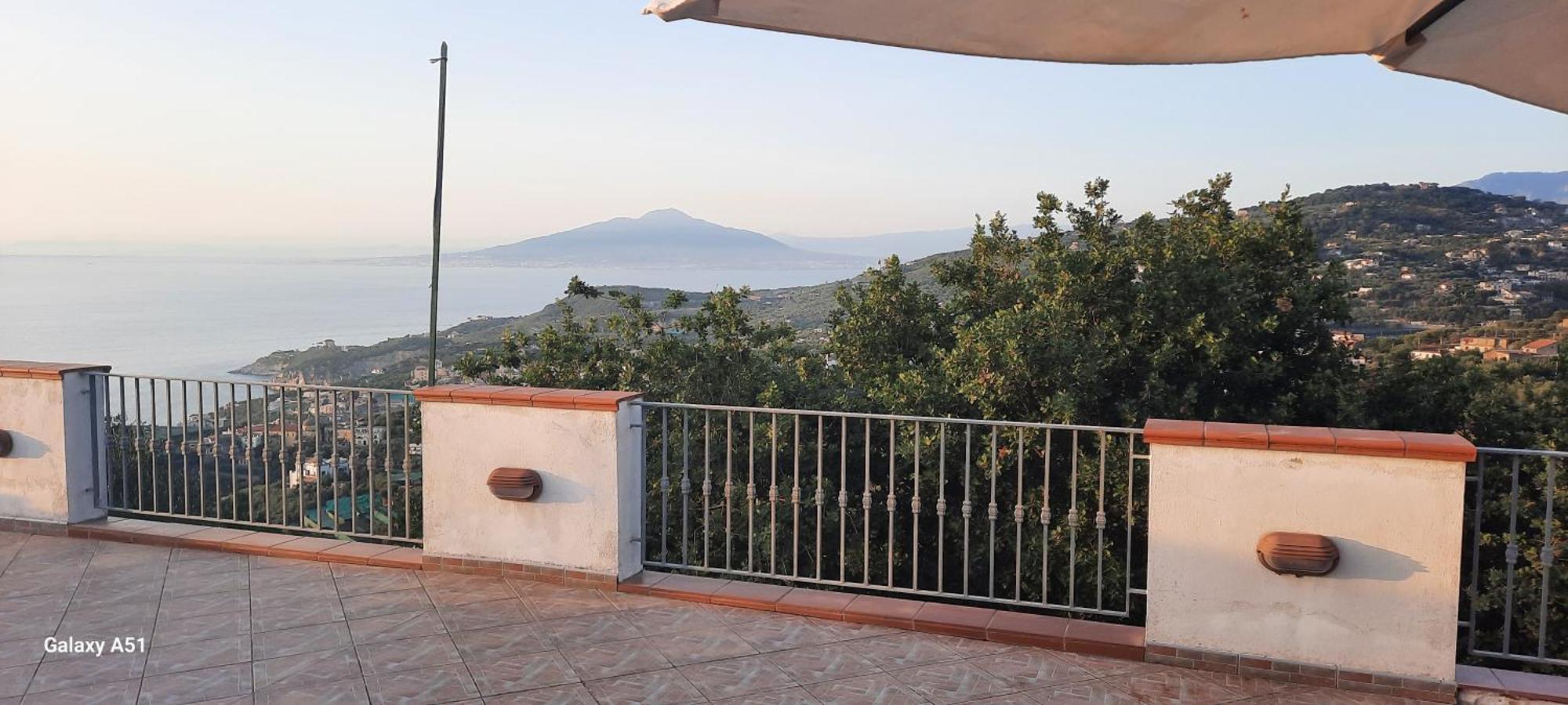 Apartment Con Vista Sul Golfo Di Napoli E Isola Di Capri
