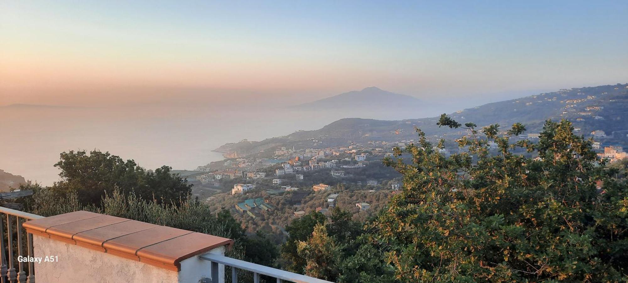 Con Vista Sul Golfo Di Napoli E Isola Di Capri Apartment
