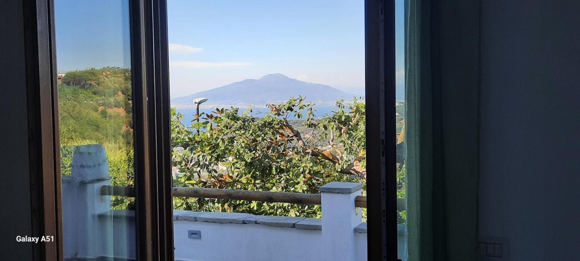 Con Vista Sul Golfo Di Napoli E Isola Di Capri Apartment *